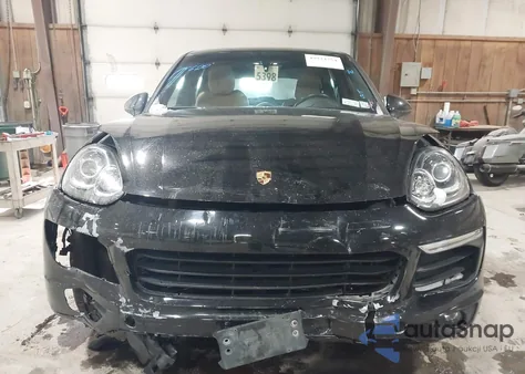 2016 Porsche Cayenne z USA, uszkodzony, nr VIN WP1AA2A25GLA02461